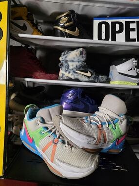 🔥 Nike Men's Size 11.5 LeBron Witness VII 7 Low Athletic Shoes Basketball
